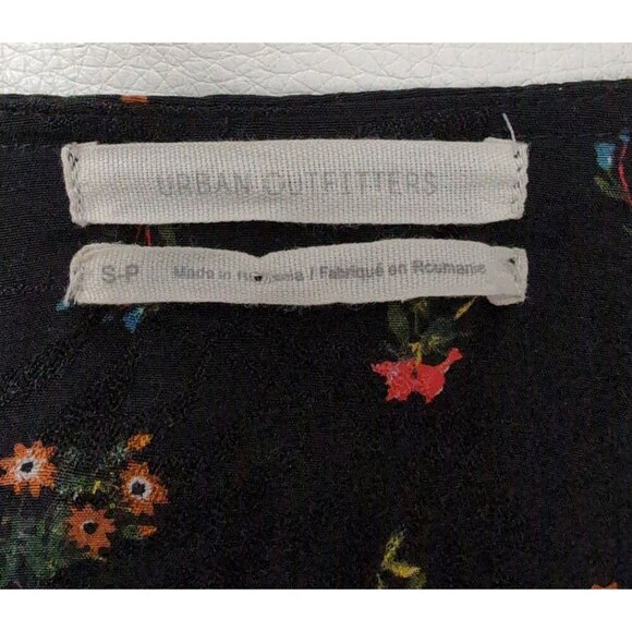 Urban Outfitters Deep V Cinched Floral Shirt Womens S Black Long Sleeve Romantic - Picture 6 of 9